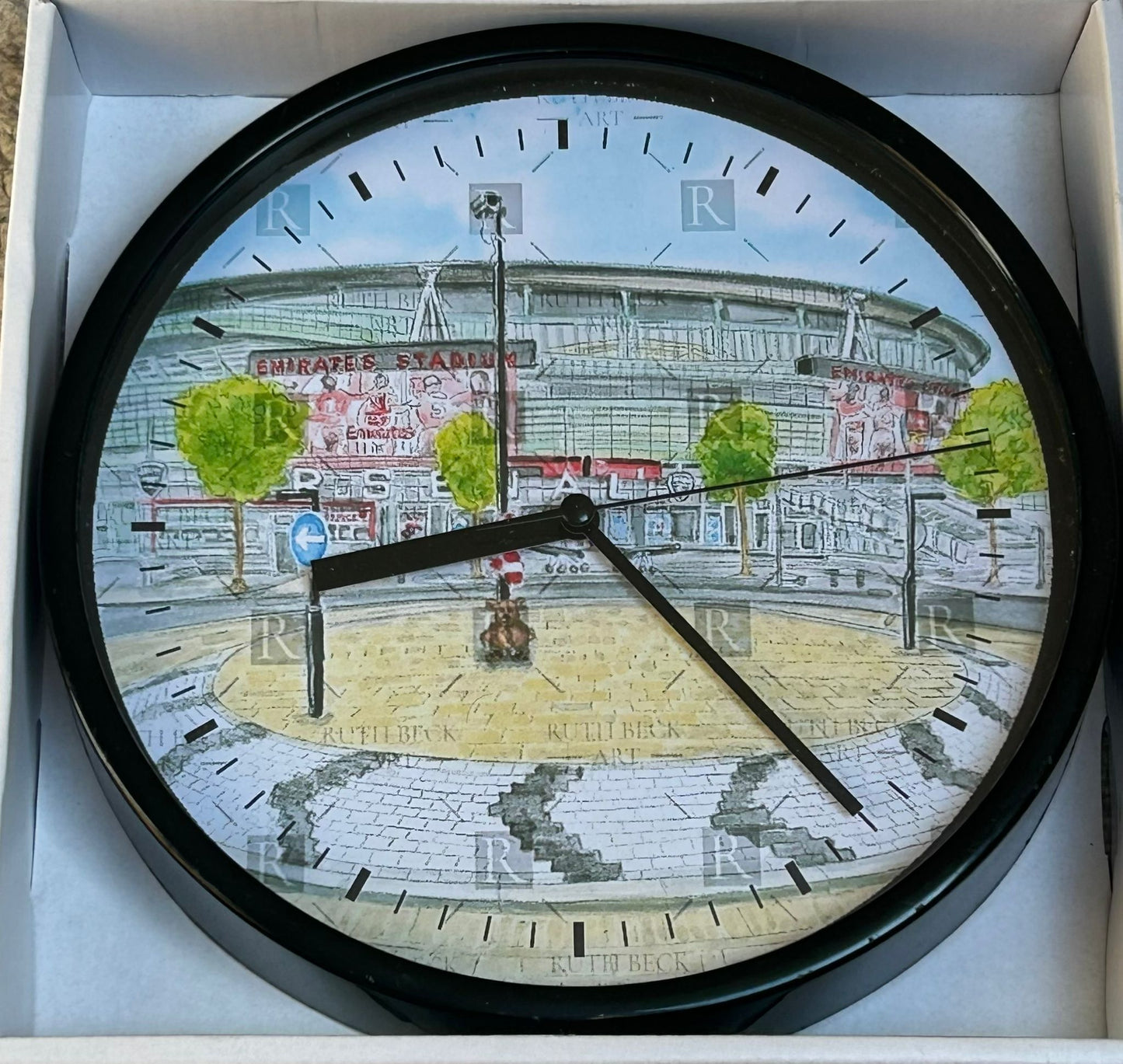 BEAR ROUNDABOUT - CLOCK