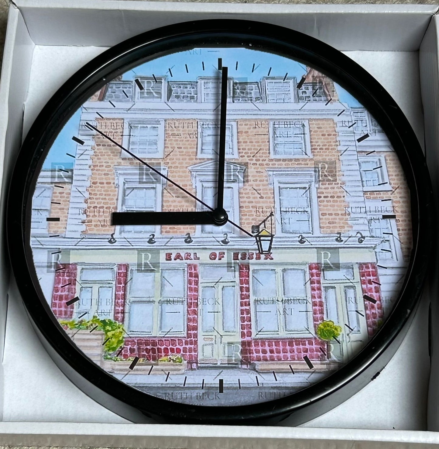 EARL OF ESSEX PUB - CLOCK