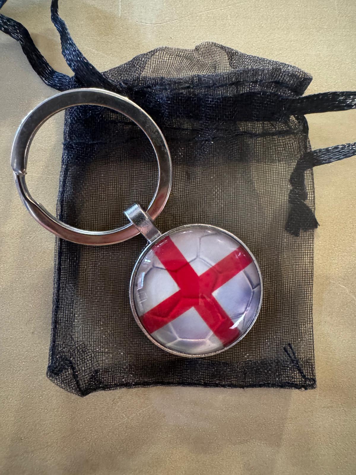 ENGLAND BADGES AND KEYRINGS