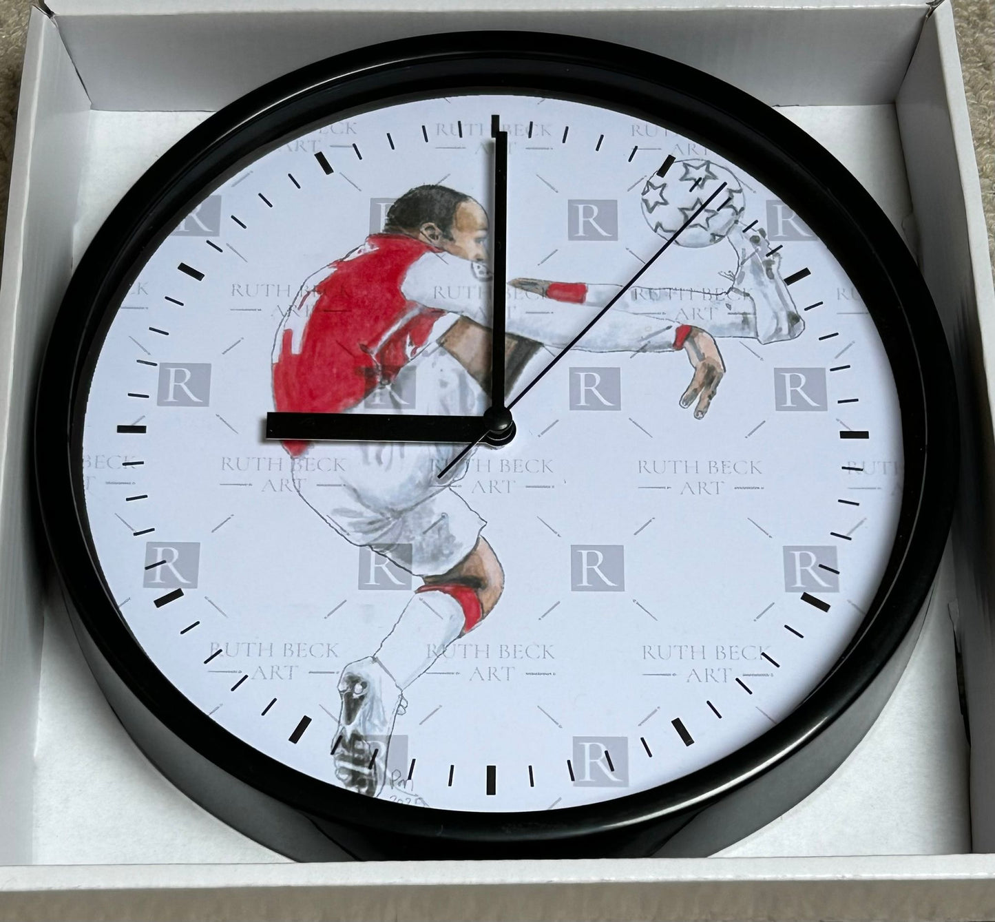 THIERRY HENRY KICKING BALL - CLOCK