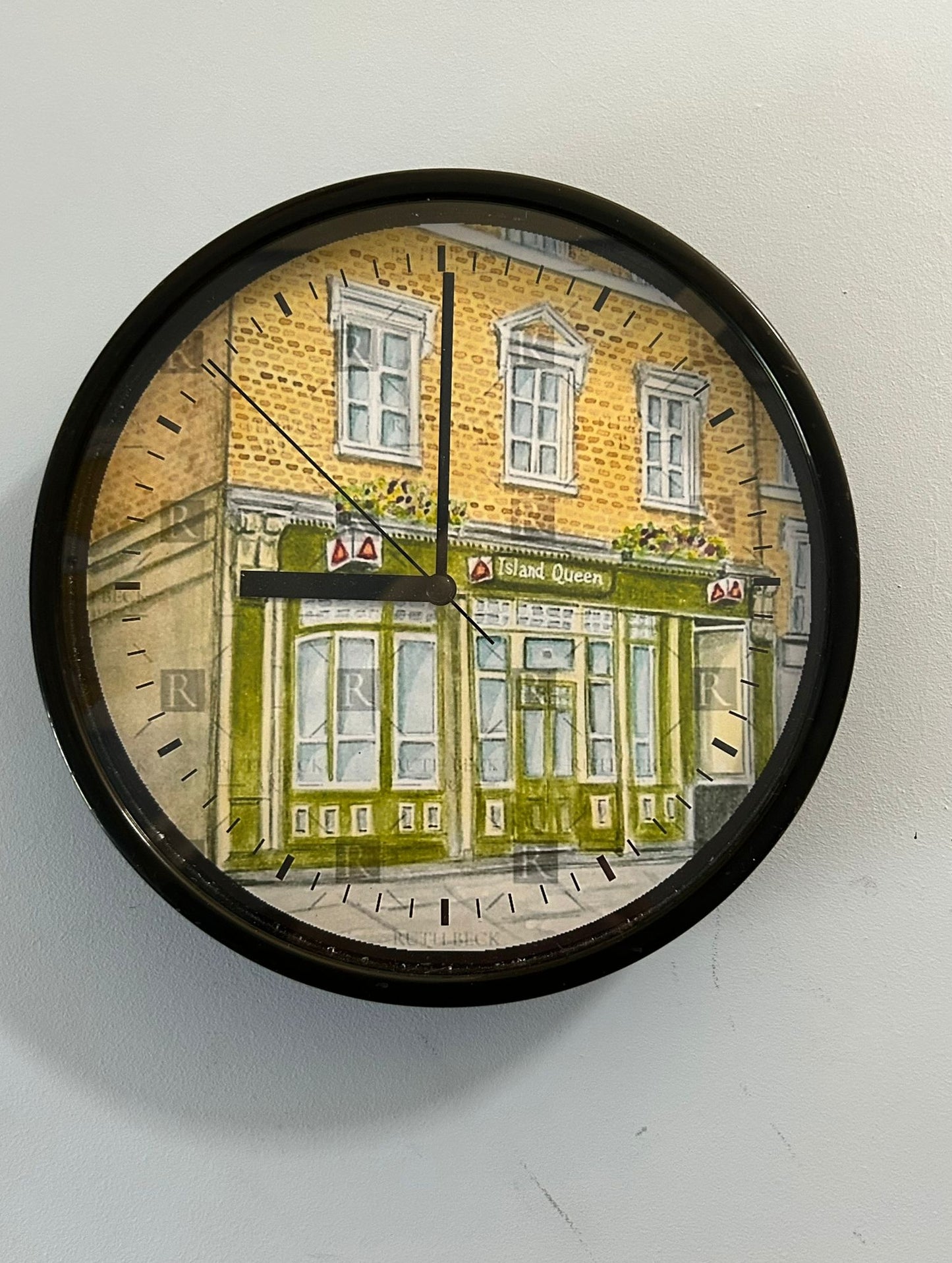 ISLAND QUEEN PUB - CLOCK