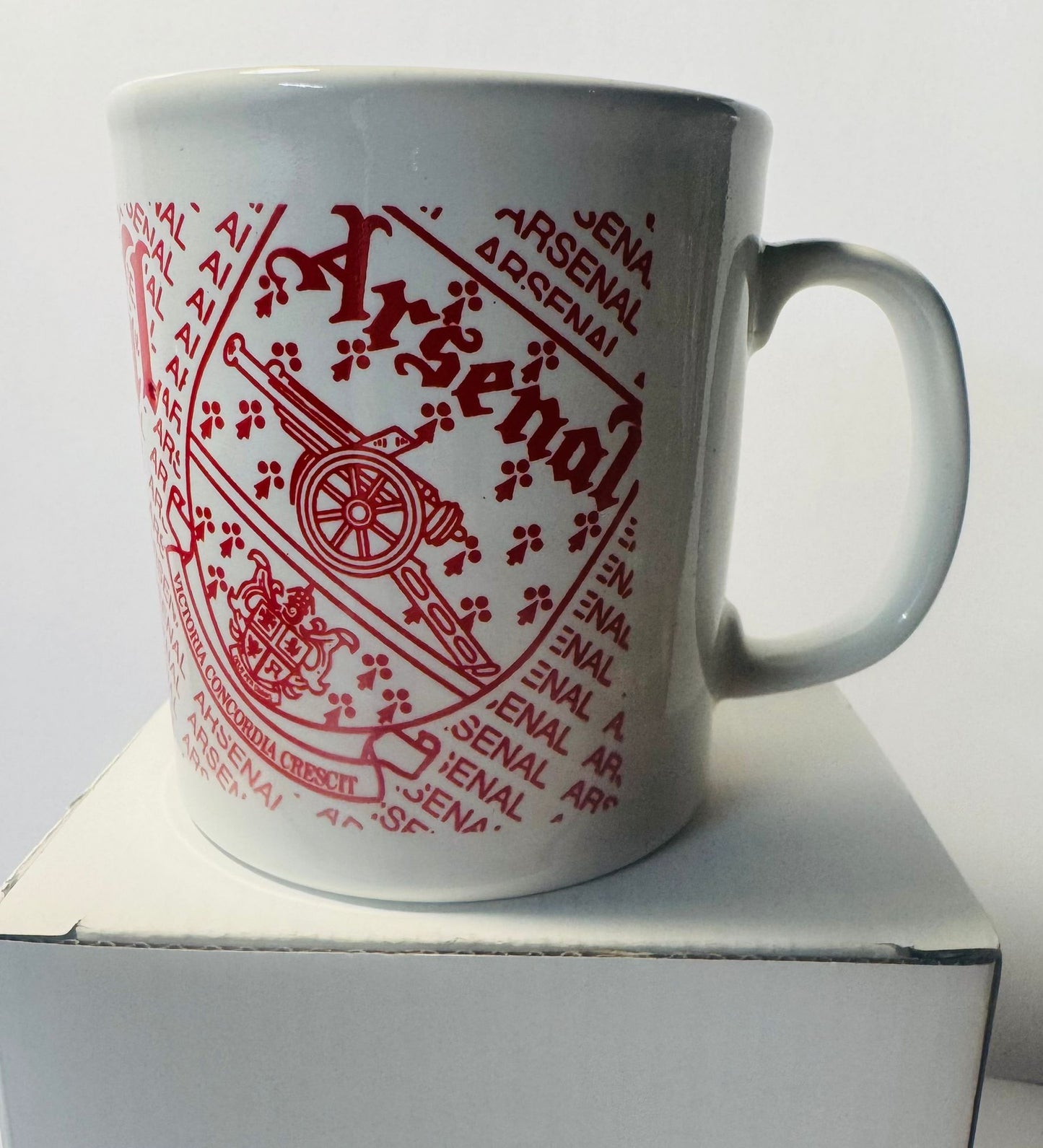 ARSENAL OLD CREST 11oz MUG *RARE*