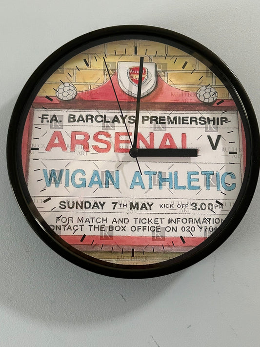 ARSENAL v WIGAN SIGN - CLOCK