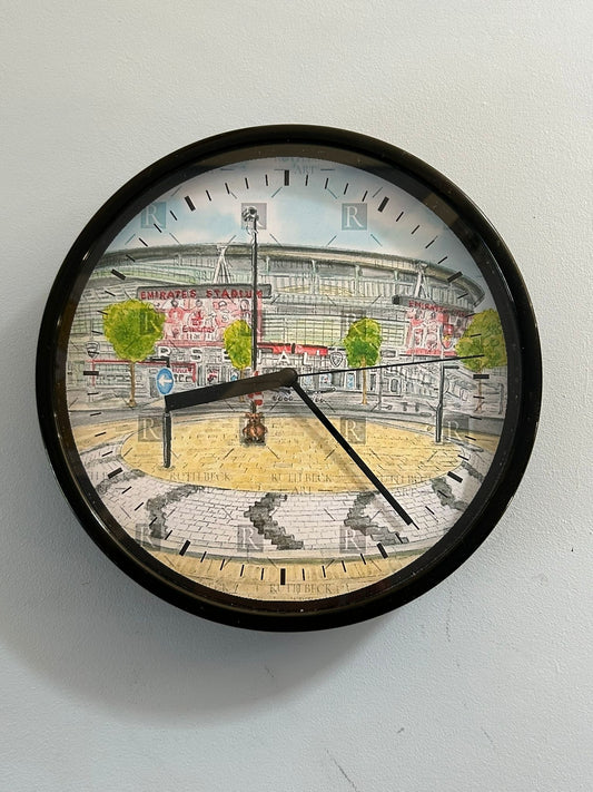 BEAR ROUNDABOUT - CLOCK
