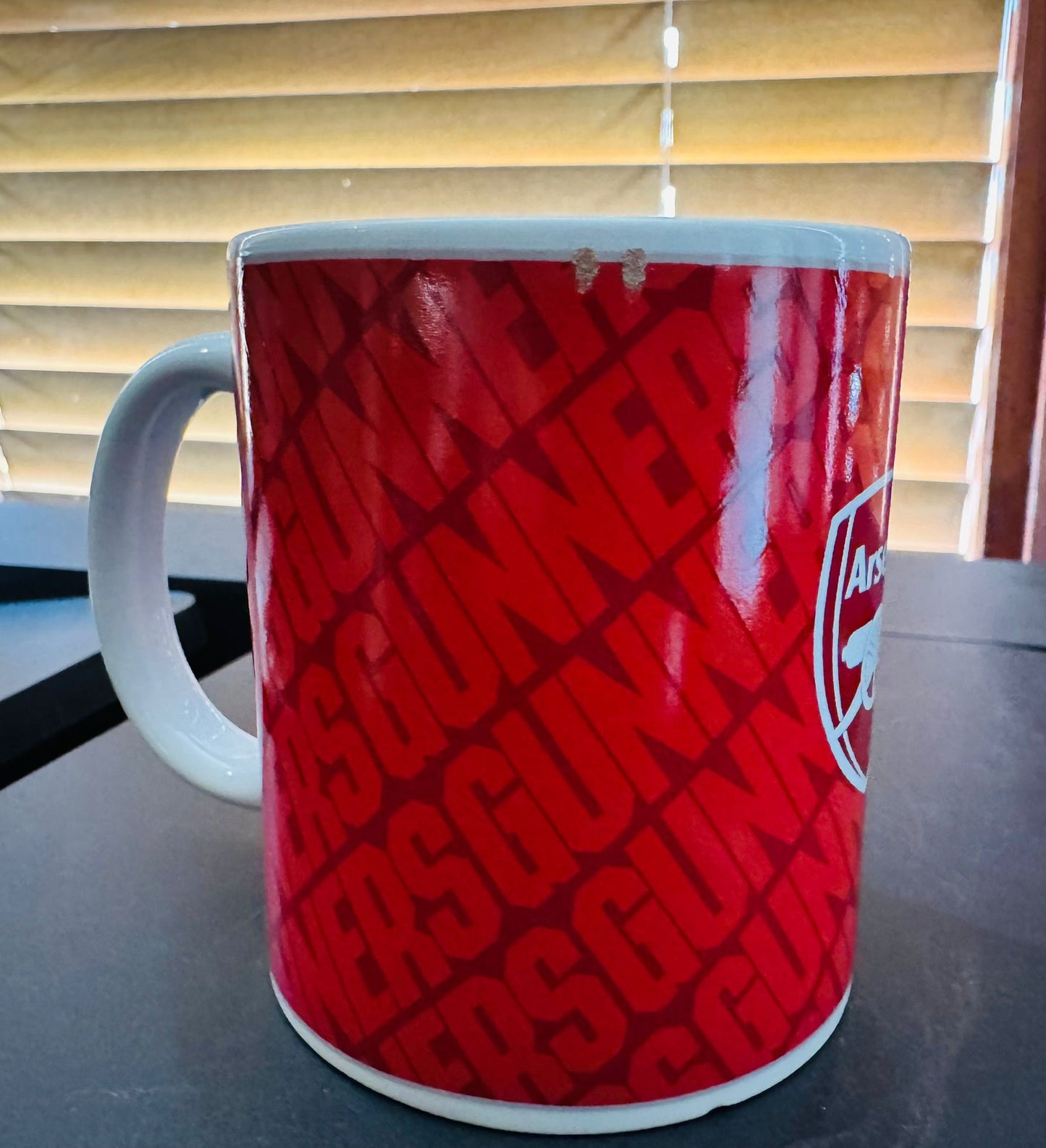 ARSENAL COLOUR CHANGING MUG - SLIGHT DAMAGE - READ DESCRIPTION BEFORE PURCHASE