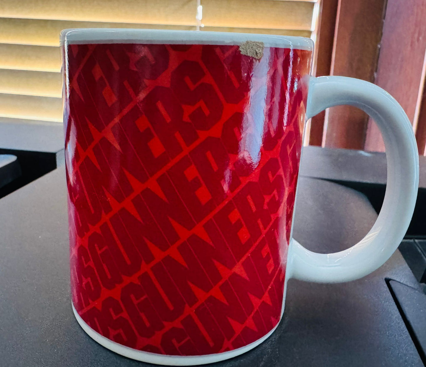 ARSENAL COLOUR CHANGING MUG - SLIGHT DAMAGE - READ DESCRIPTION BEFORE PURCHASE