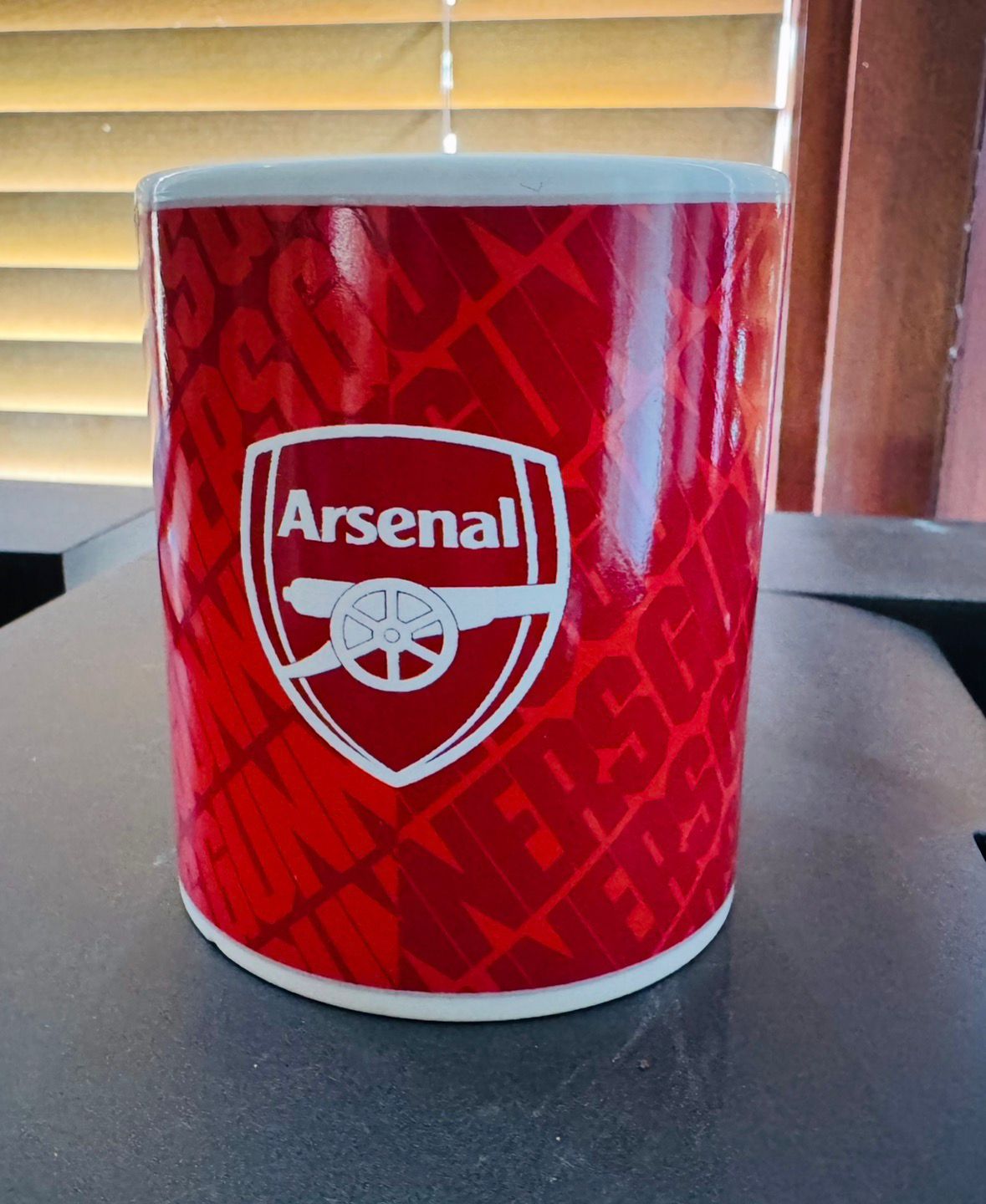 ARSENAL COLOUR CHANGING MUG - SLIGHT DAMAGE - READ DESCRIPTION BEFORE PURCHASE