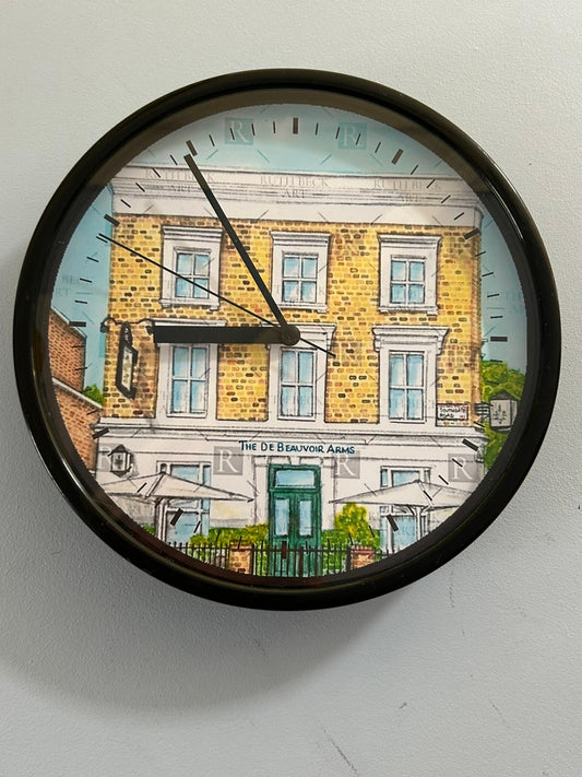 DE BEAUVOIR PUB - CLOCK