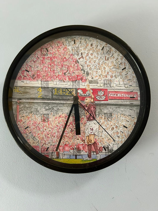 THIERRY HENRY LAST DAY CROWD - CLOCK