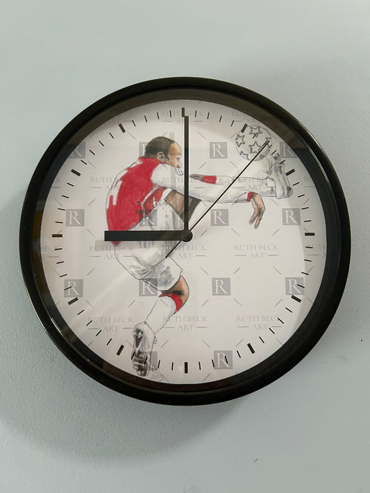 THIERRY HENRY KICKING BALL - CLOCK