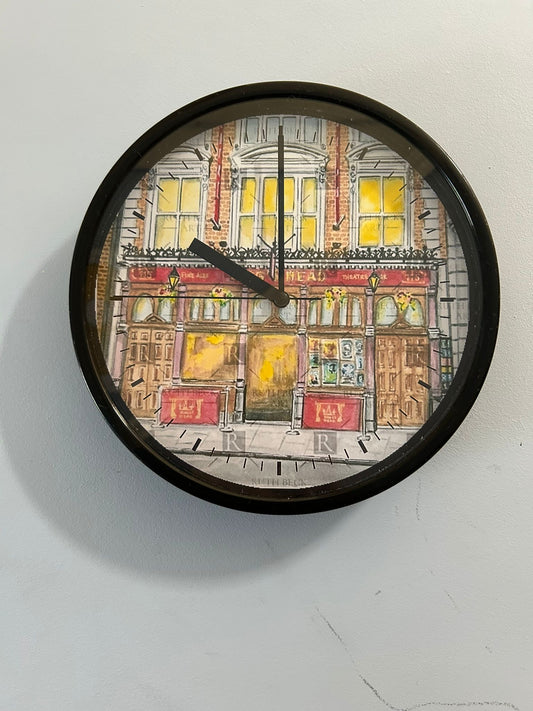 KINGS HEAD THEATRE PUB - CLOCK