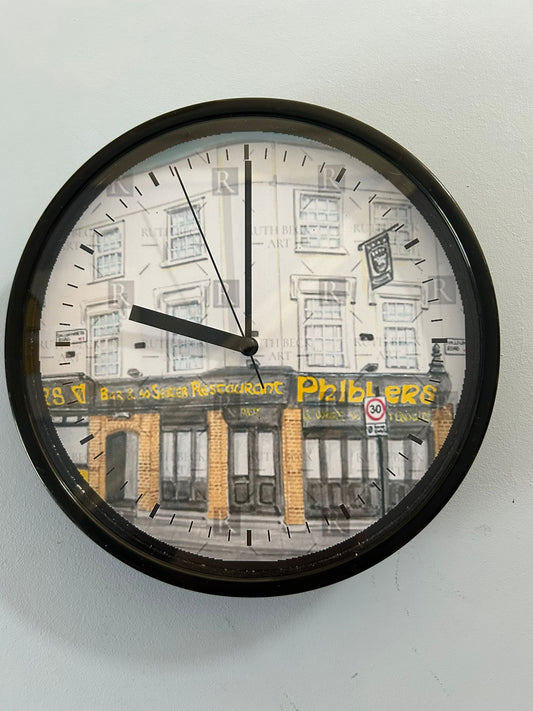 PHIBBERS PUB - CLOCK