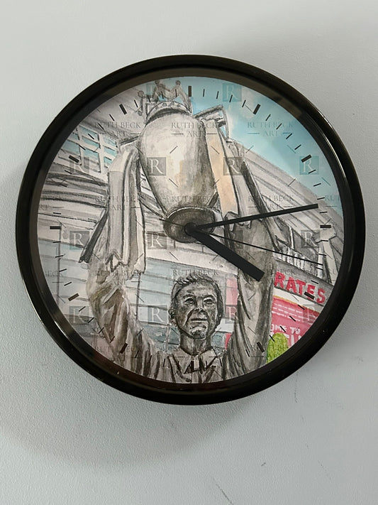 ARSENE WENGER STATUE - CLOCK